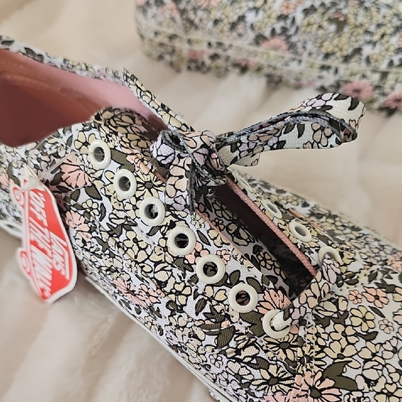 Vans Multicolor Floral Sneakers - Picture 4 of 12